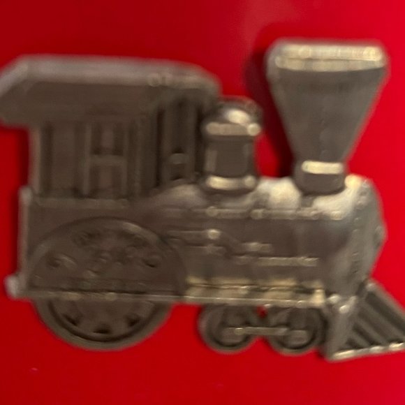 3 Hallmark Collector's Pins - Picture 4 of 7